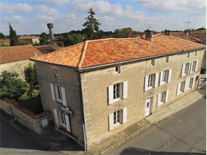 maison de village à la vente -   16240  RUFFEC, surface 214 m2 vente maison de village - UBI425426932